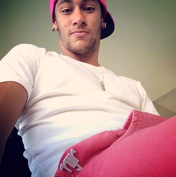 Neymar Jr en mode rose bonbon - Fc-Barcelone.com